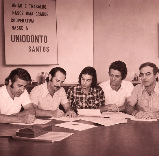 Grafismo institucional da Uniodonto Santos
